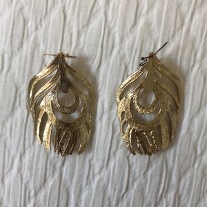 Kendra Scott feather earrings